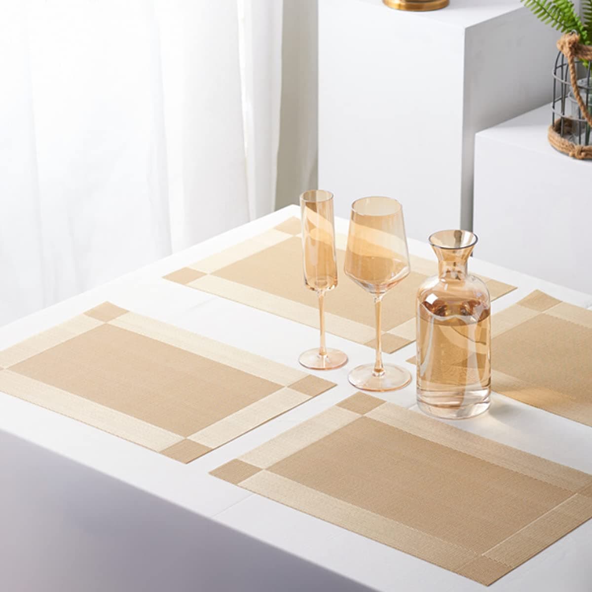 4Pcs Placemats for Dining Table 45 * 30cm Easy to Clean Plastic Washable Placemat for Kitchen Table Indoor Outdoor Table Mats Heat-resistand Washable Woven Vinyl Table Mats (Gold)