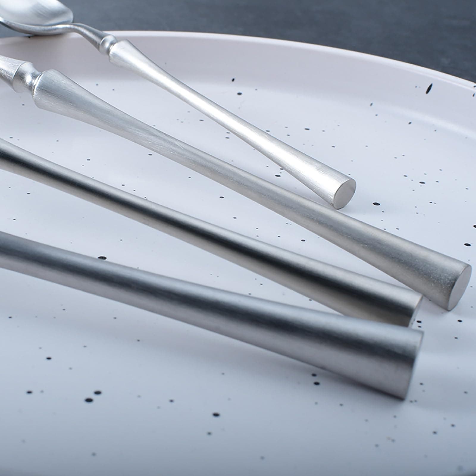 Exquisite silverware set for 6 elegant 18/8 stainless steel flatware set forks spoons and knives set eating utensils sets for family gathering corporate dinner gift choice dishwasher safe （24piece)