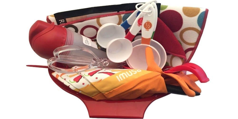 HANDS FREE COLANDER(RED),POT STRAINER(RED),MEASURING CUPS(4 pieces),RITZ DISH DRYING MAT(14X21 IN),SALAD TONGS,SHAKER BOTTLE,SIX IN STRAINER(RED),SILICONE SPOON REST,CLEANING GOLVES BUNDLE