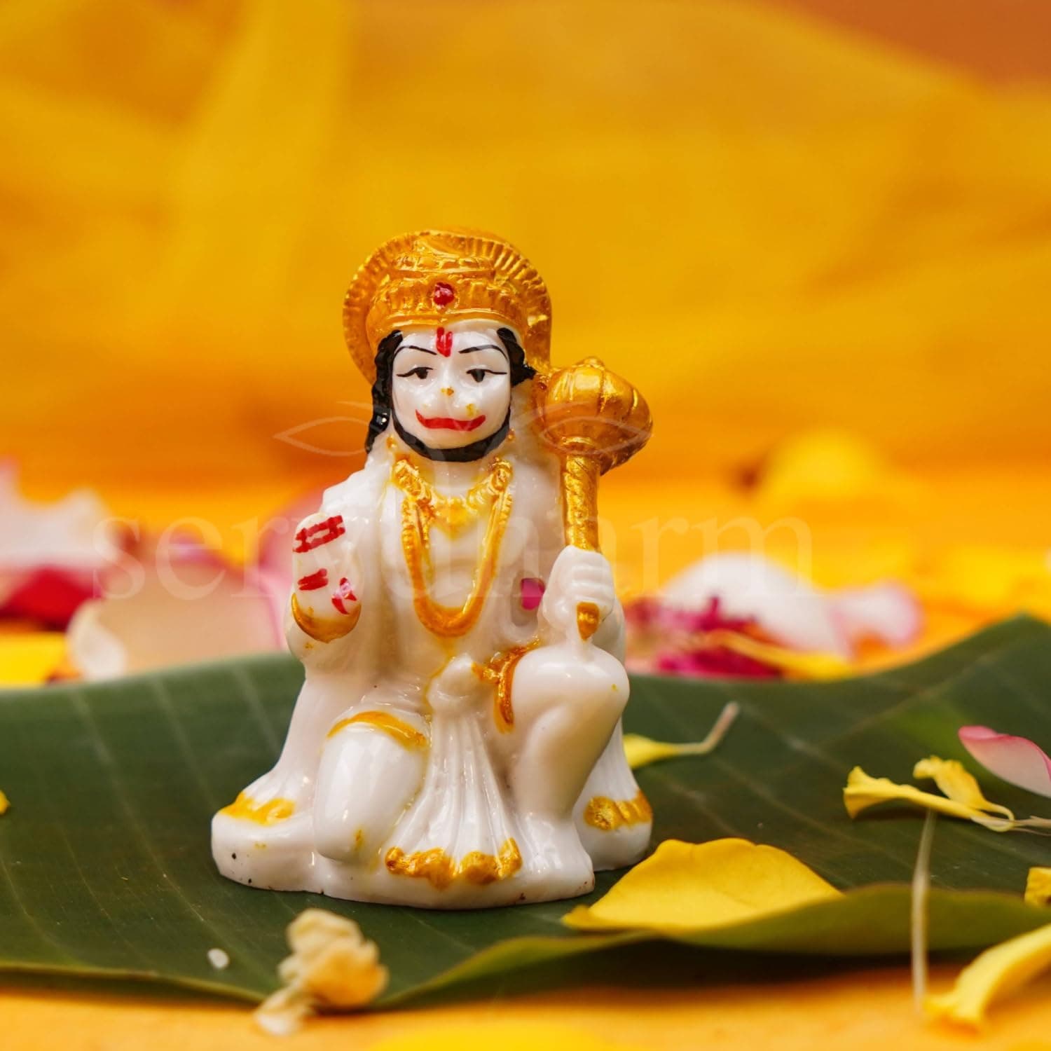 ハヌマーン・ジ・ムルティ ガダ座る主バラジ・バジュランバリ・サンカット・モチャン・バグワン・アイドル 寺院 車 ダッシュボード ホームデコレーション 像 ギフト (白)