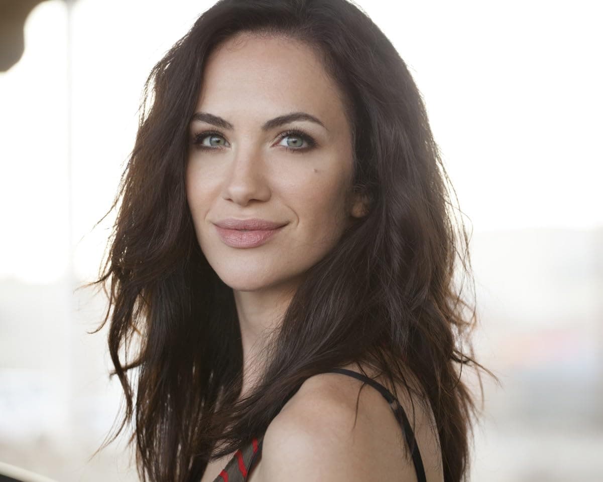 Kate Siegel 10x8 Photo