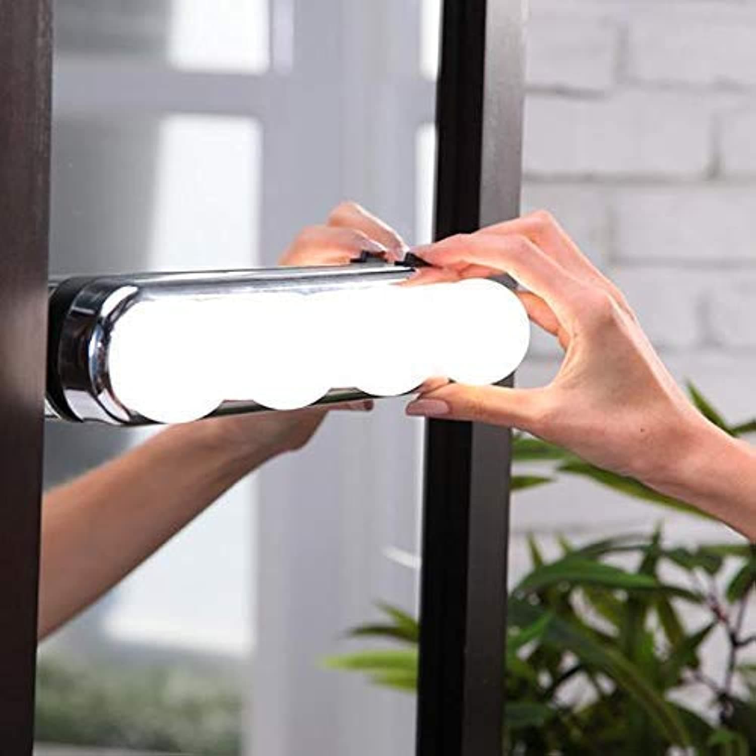 Portable Studio Glow Make Up Light Cosmetic Kit Battery Powered Mirror Lighting Super Bright 4 LED Bulbs