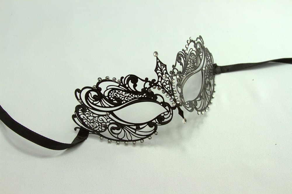 Elegant Venetian Style Mark with Clear Rhine Stone