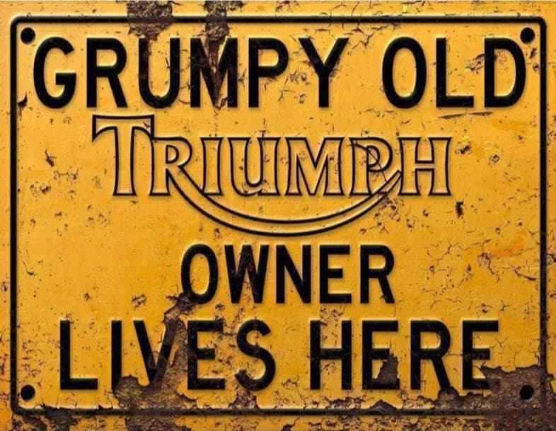 BigBazza Vintage Rustic Advertising Retro Wall Tin Plaque 20x15cm - Pub Shed Bar Man Cave Home Garage Kitchen Gift Metal Sign - Grumpy Old inspired TRIUMPH Owner Lives Here, yellow
