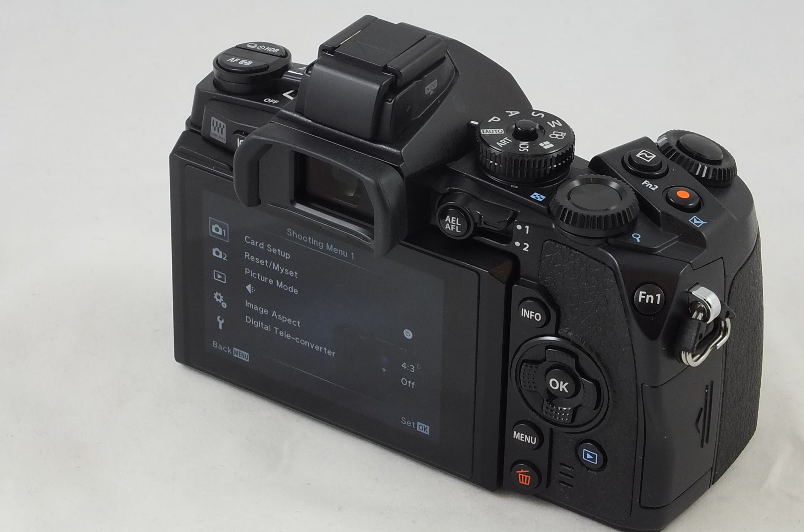 Olympus OM-D E-M1 Mirrorless Digital Camera with 16MP and 3-Inch LCD (Body Only) (Black)