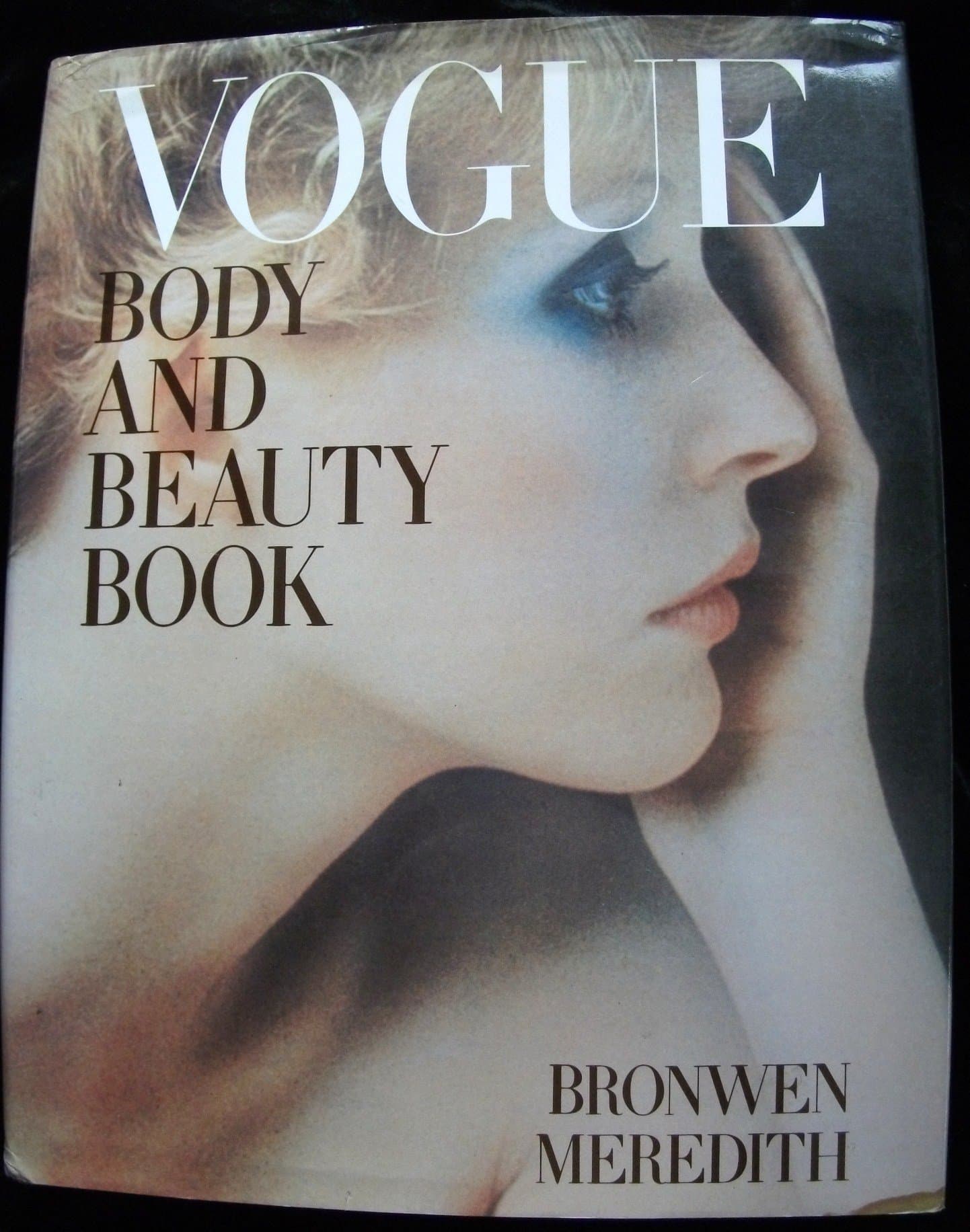 "Vogue" : " Body And Beauty Book "