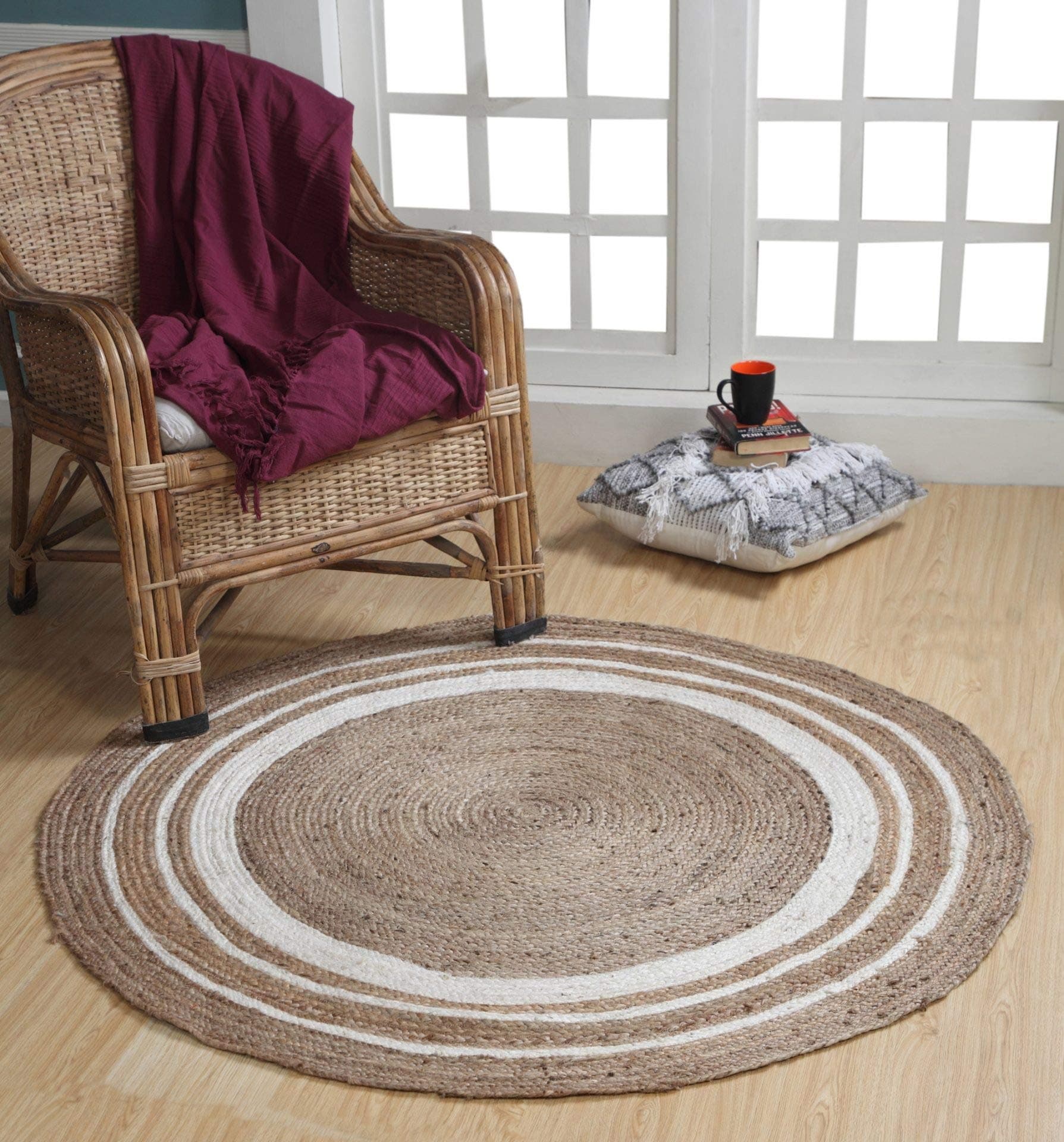 Second Nature OnlineKHIDAKEE Jute Round Rug | Ethically Sourced | Eco-Friendly | Handwoven | Natural Fiber with White Stripe Design | Medium Size (120 cm Diameter)