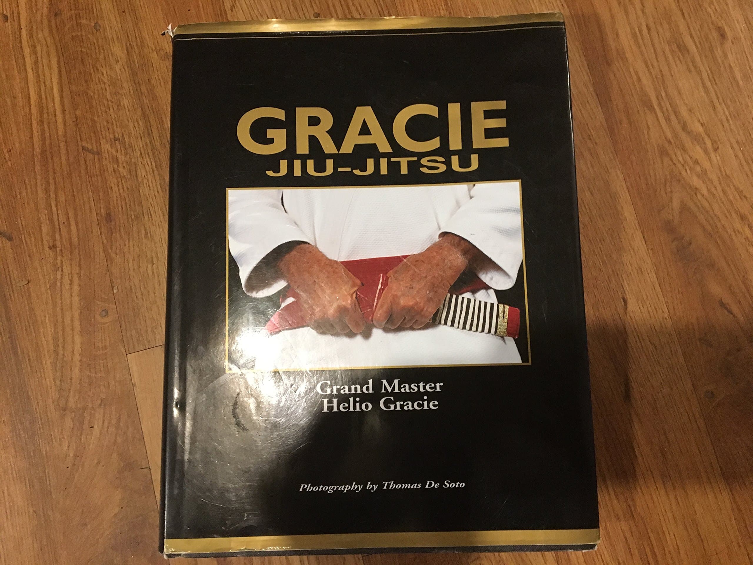 Gracie Jiu-Jitsu: The Master Text Paperback – 1 May 2006