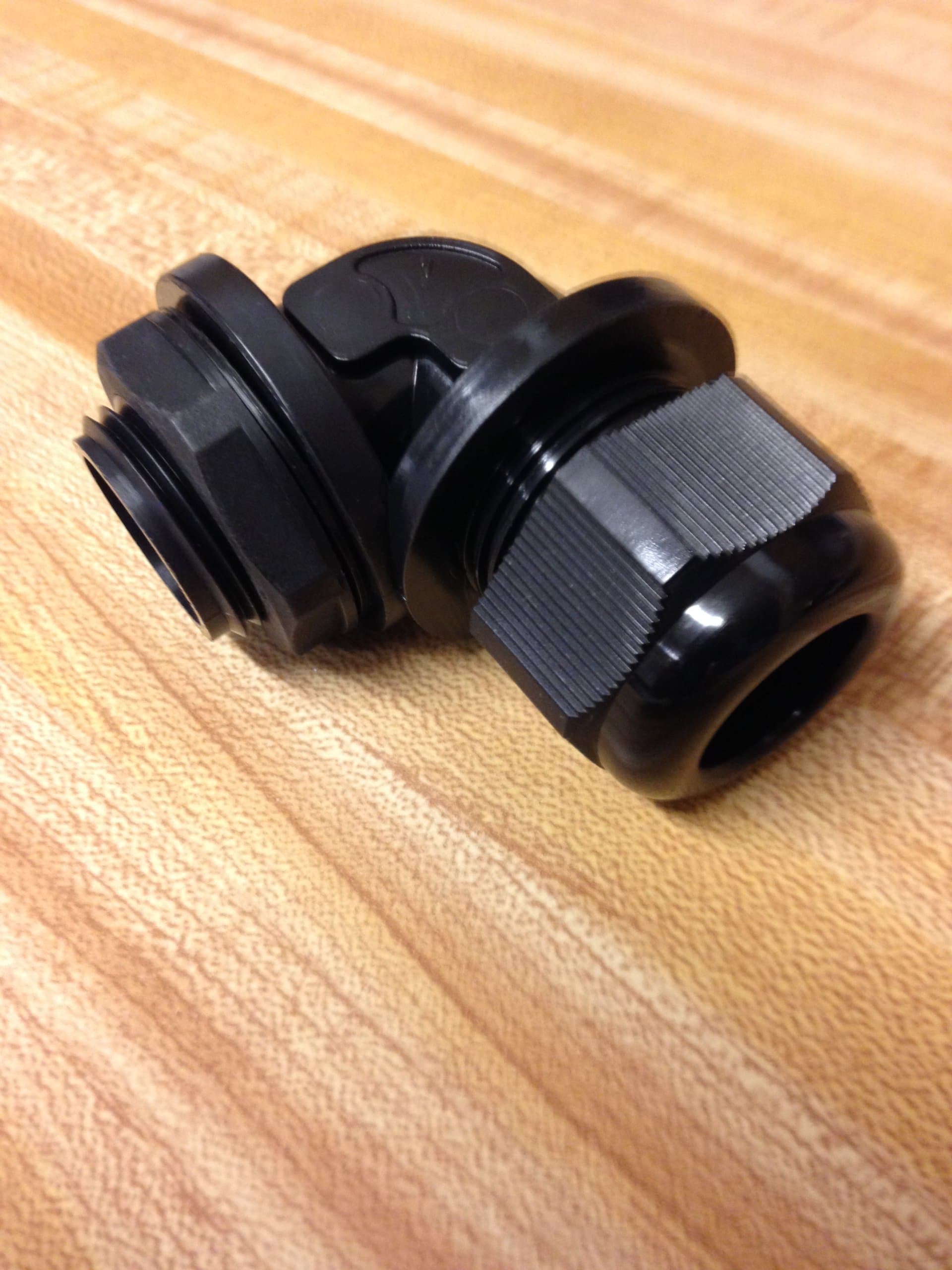3/4 Inch 3/4" 0.75 NPT Black Right Angle Nylon Cable Gland Strain Relief with Gasket and Locknut