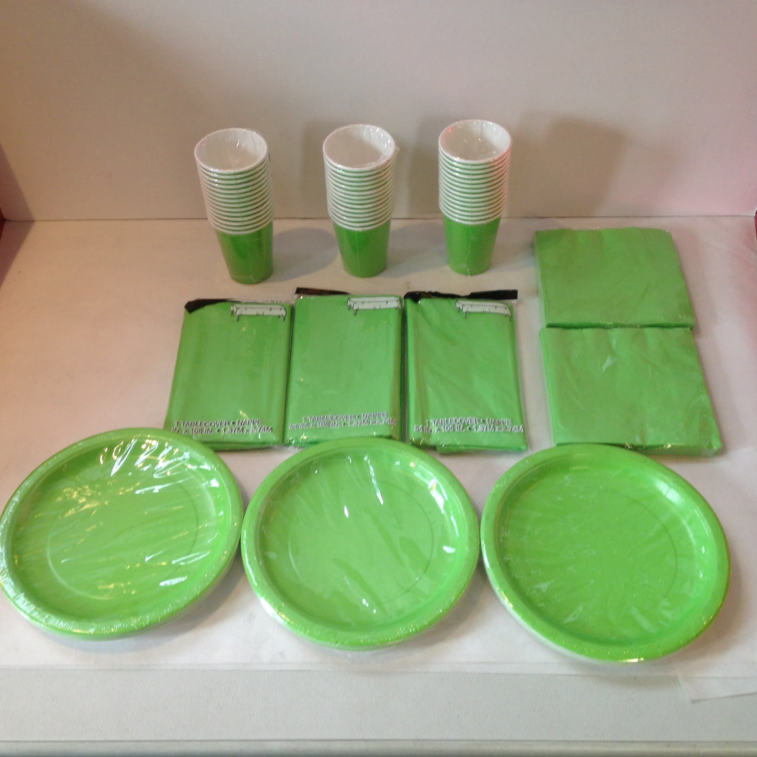 Lime Green Tableware Pack for 40 Guests