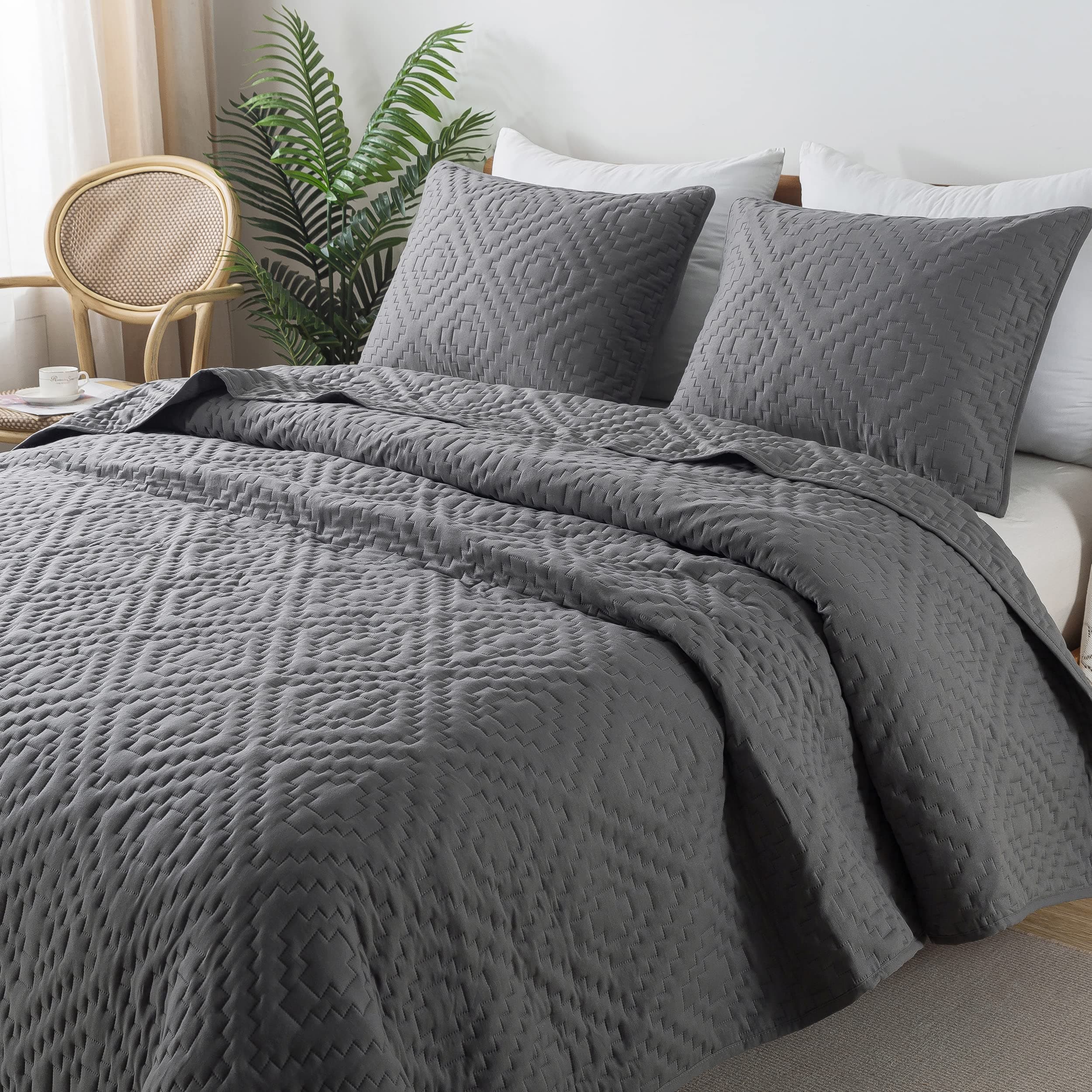 R.SHARE Dark Grey Quilt Queen Size with Pillow Sham, Queen Quilt Bedding Sets Lightweight Soft Bedspread Coverlet Bed Cover All Season, 3 Piece (1 Quilt, 2 Pillow Shams) 90x90 inches