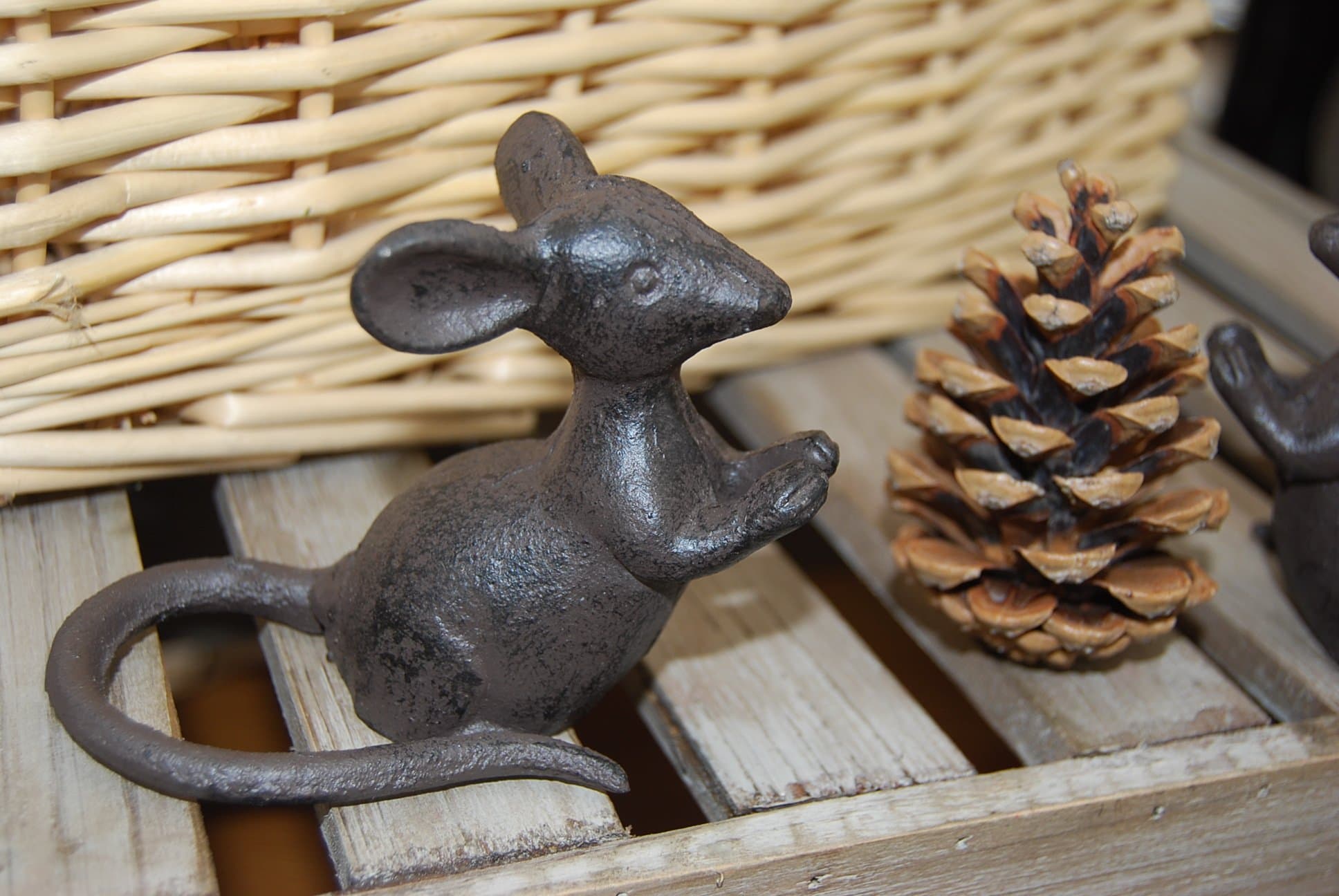 Ascalon Cast Iron Mouse Home or Garden Ornament